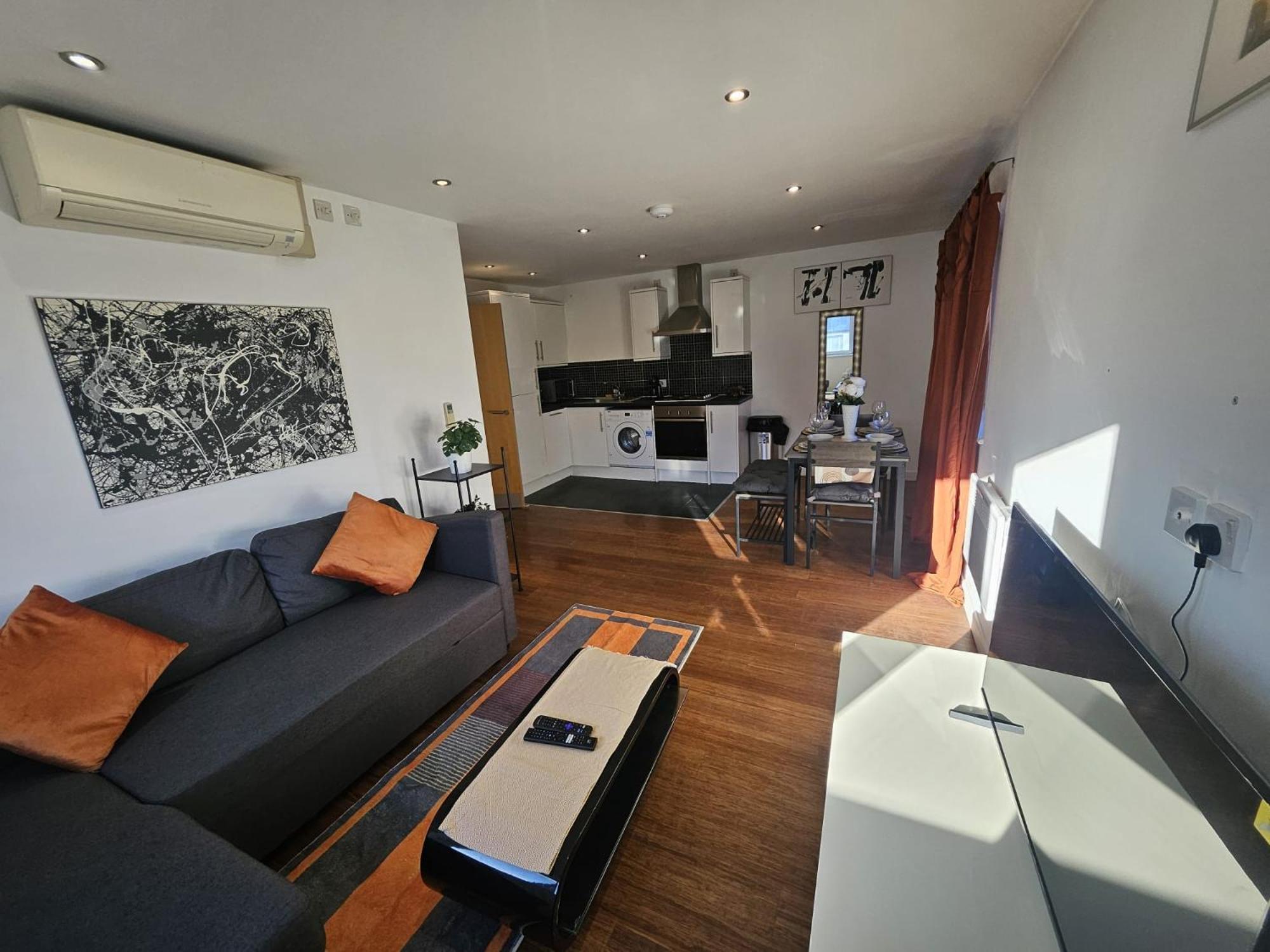 Nariken Apartments, Centre